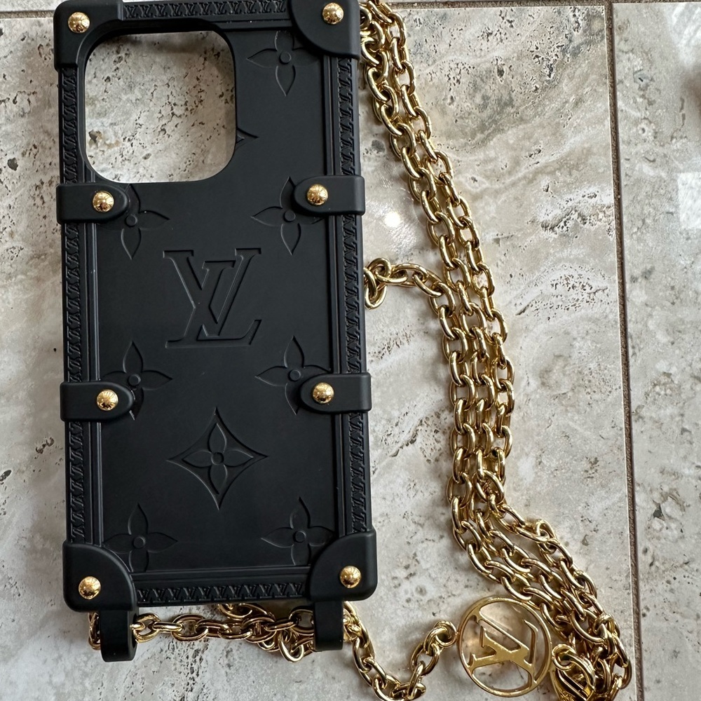 Louis Vuitton iPhone 14 Pro trunk noir
